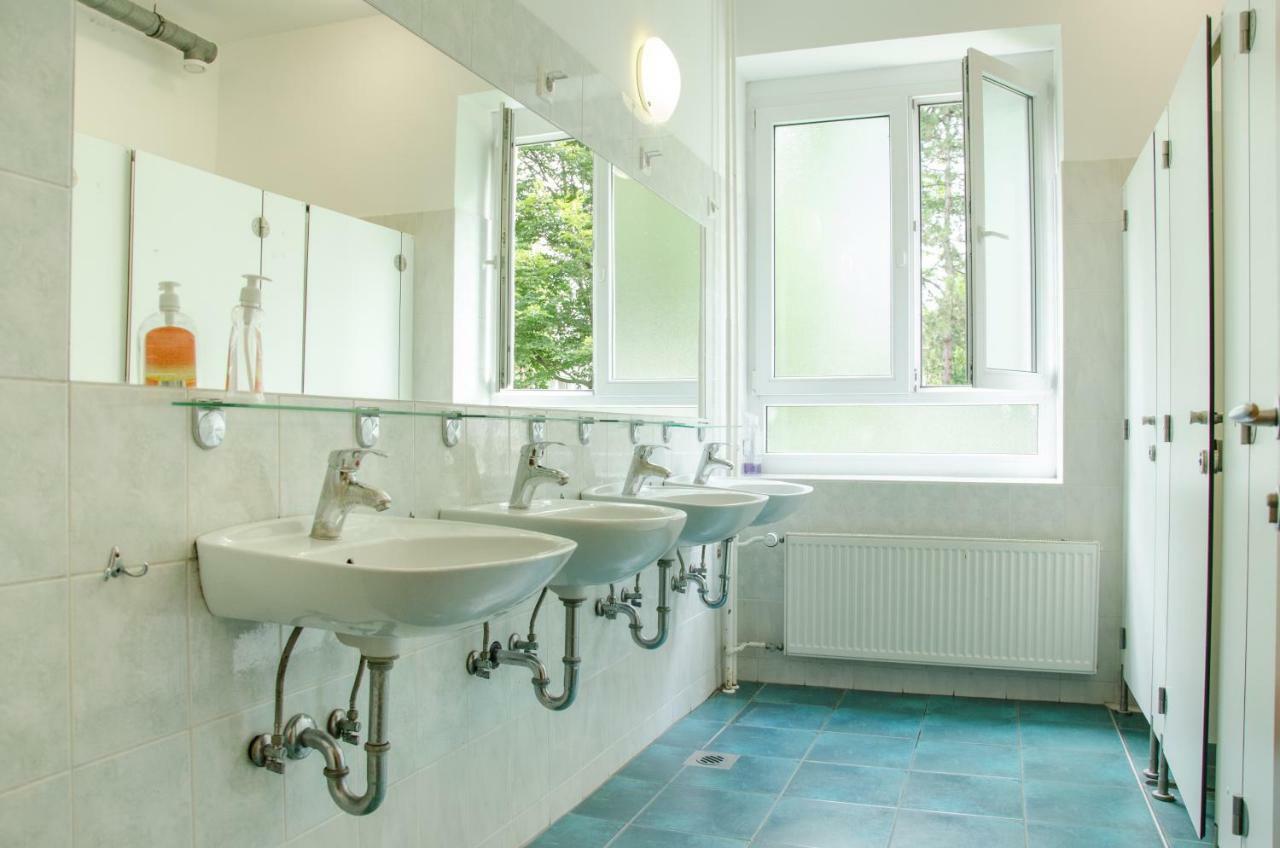 Hostel Rozna Dolina Ljubljana Bagian luar foto