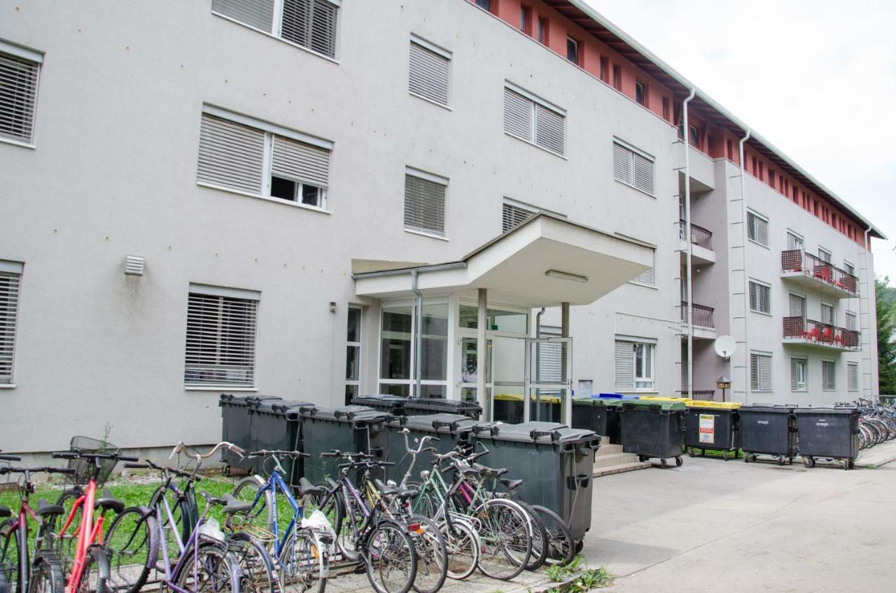 Hostel Rozna Dolina Ljubljana Bagian luar foto