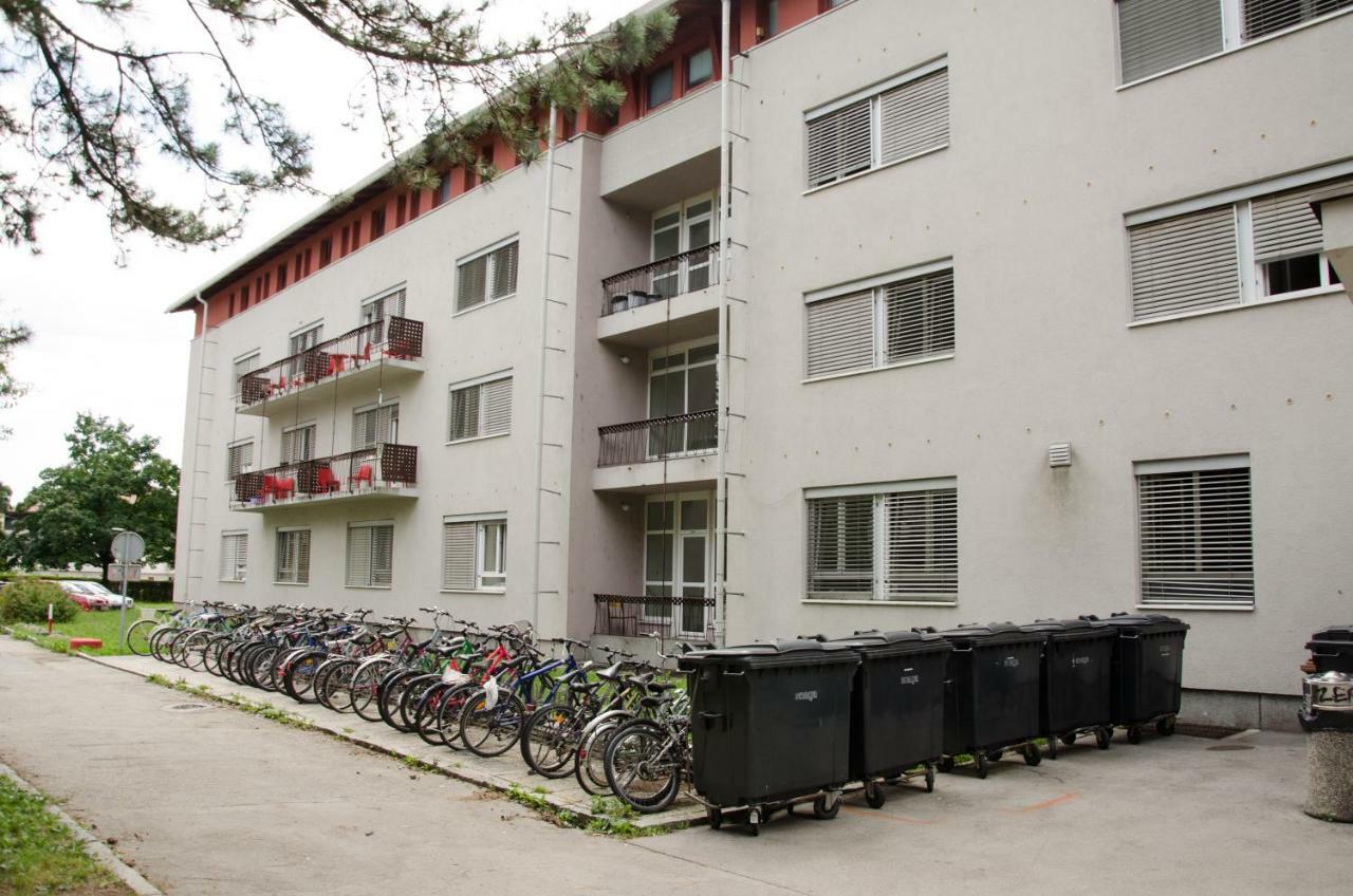 Hostel Rozna Dolina Ljubljana Bagian luar foto