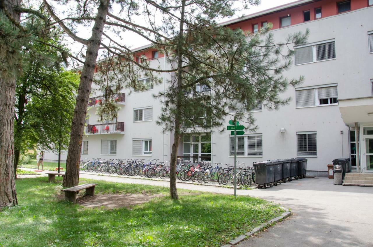Hostel Rozna Dolina Ljubljana Bagian luar foto