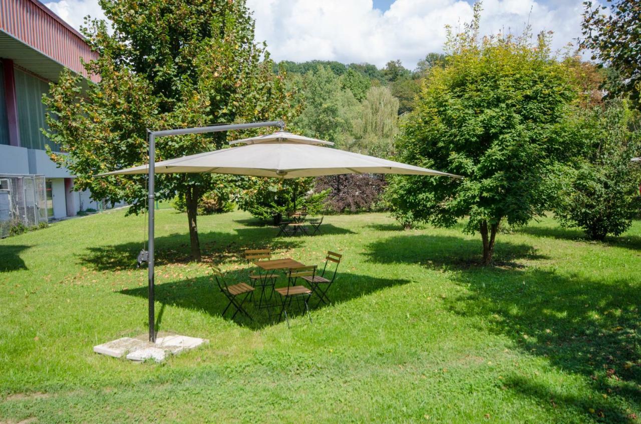 Hostel Rozna Dolina Ljubljana Ruang foto