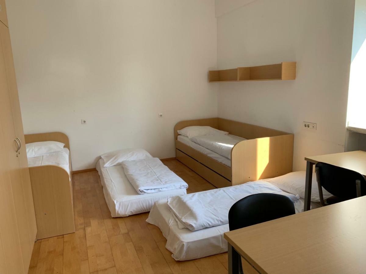 Hostel Rozna Dolina Ljubljana Ruang foto