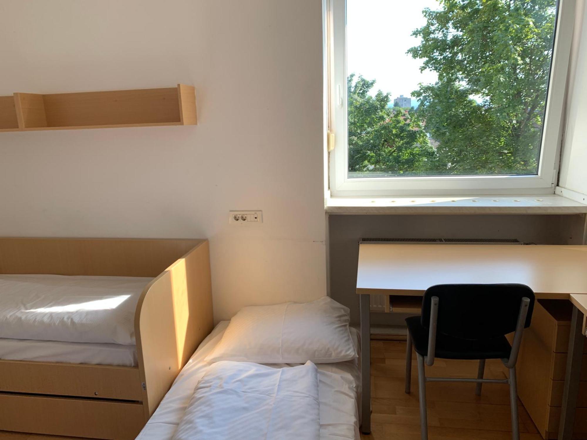 Hostel Rozna Dolina Ljubljana Bagian luar foto